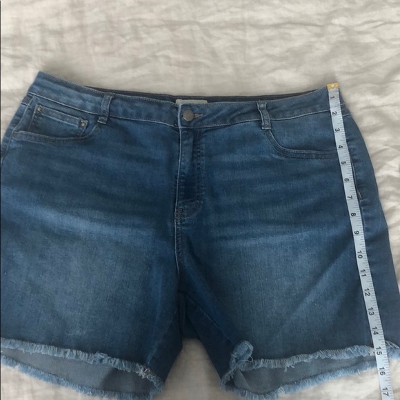 Denim shorts - Picture 5 of 6